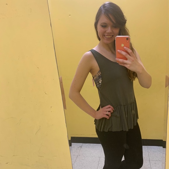 Meet your Posher, Lia - Picture 7 of 7